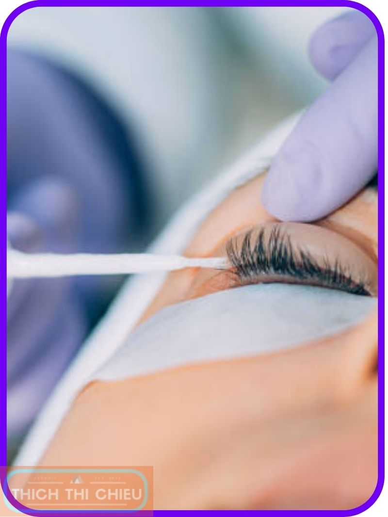 Things to keep in mind when using at-home eyelash growth methods