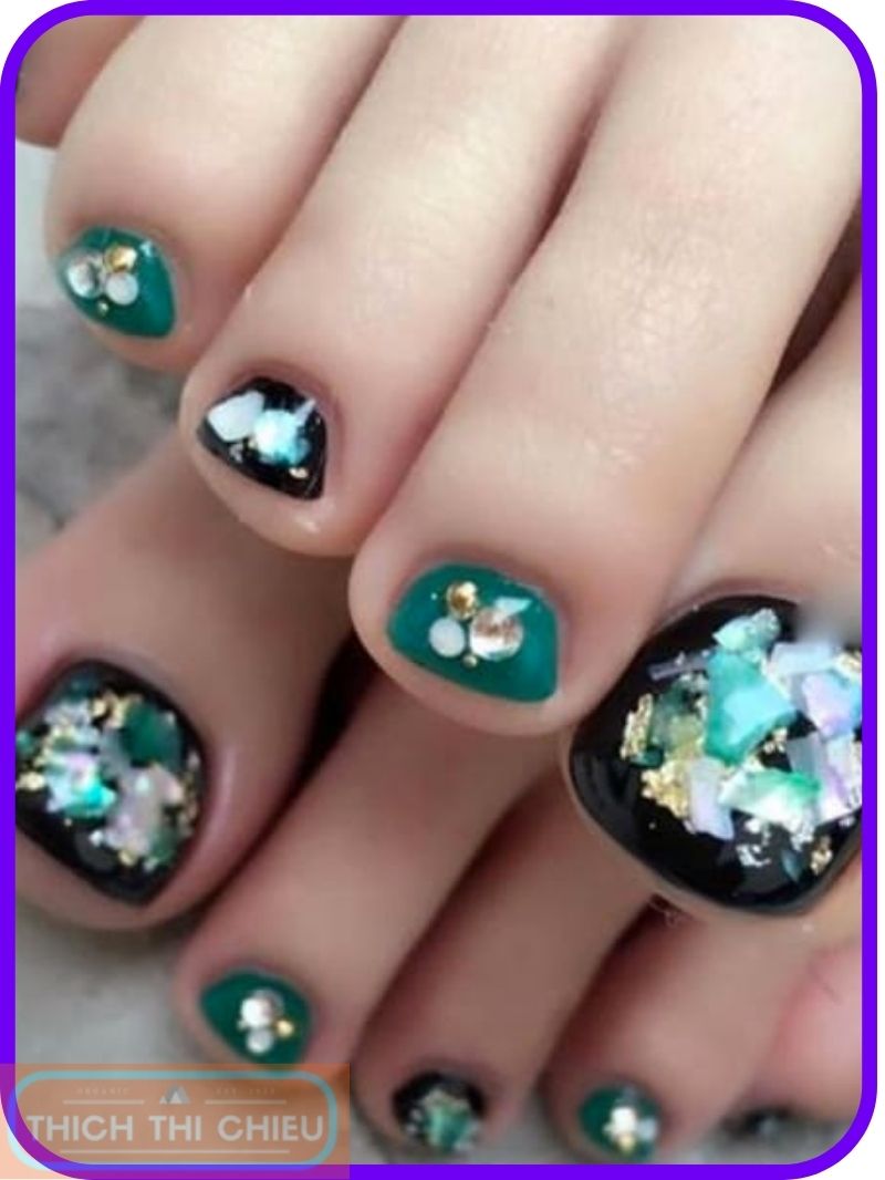 Nail Art with Crystals or Gems