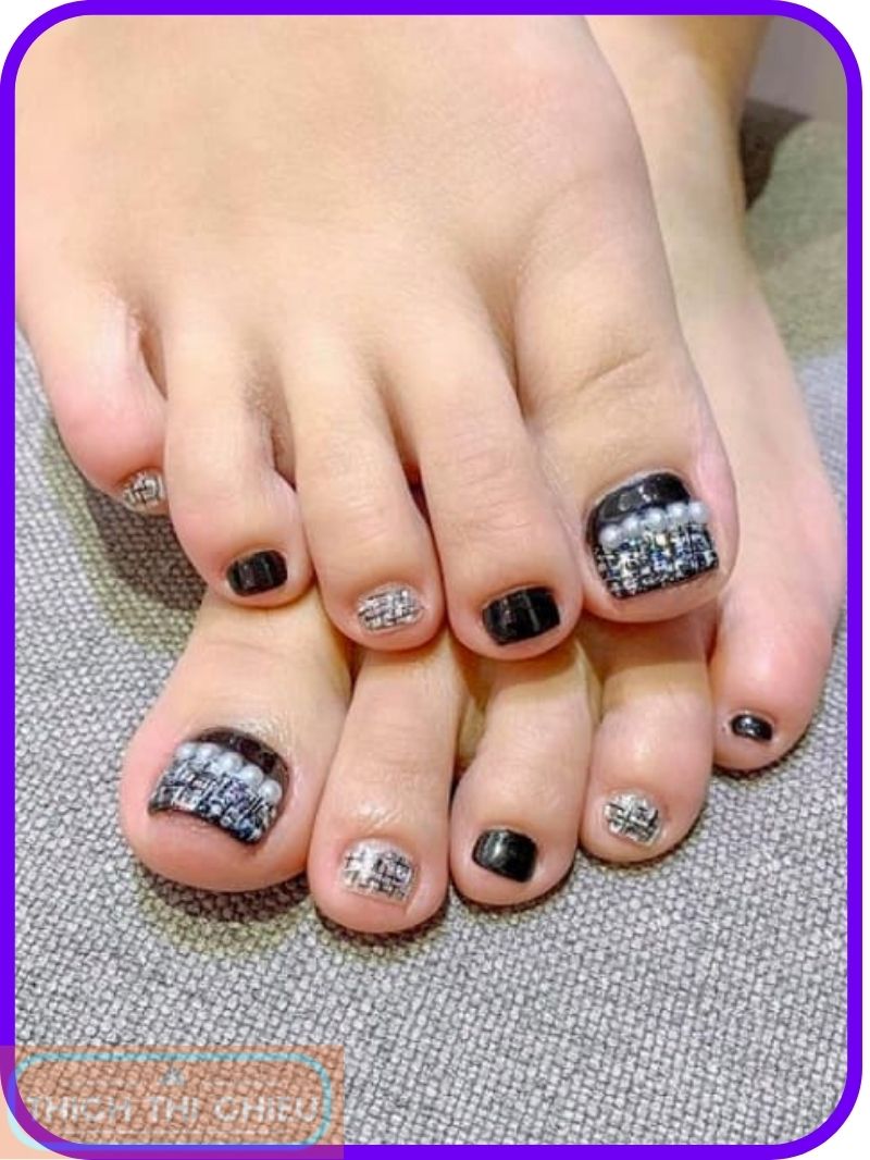 Nail Art with Crystals or Gems