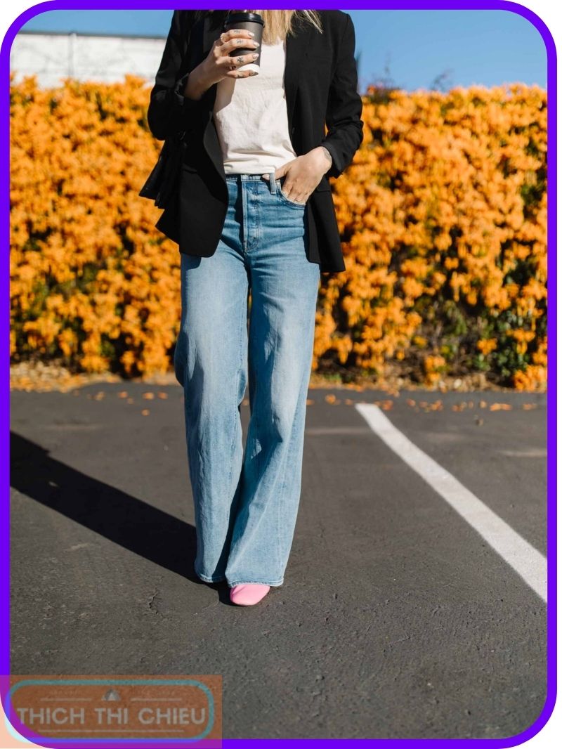 Mom jeans with a blazer and ballet flats