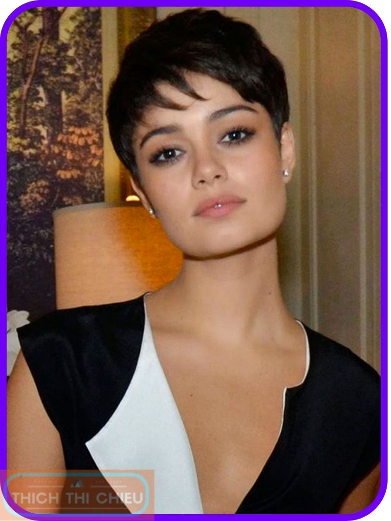 Pixie cut hairstyle for square faces