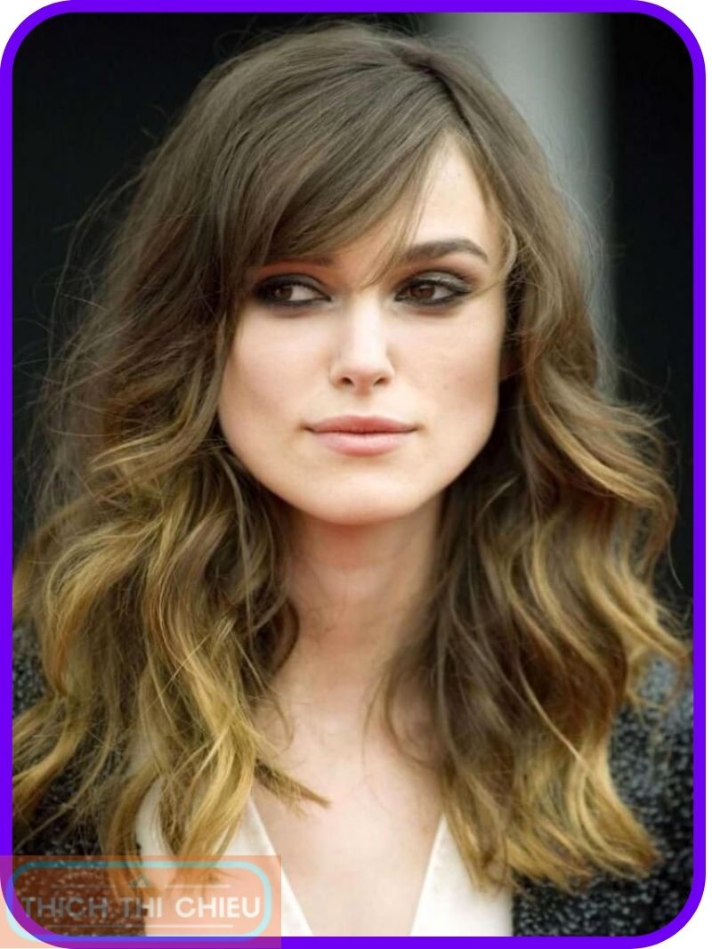 Wavy layers hairstyle for square faces