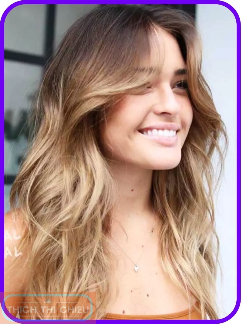 Beach waves hairstyle for square faces