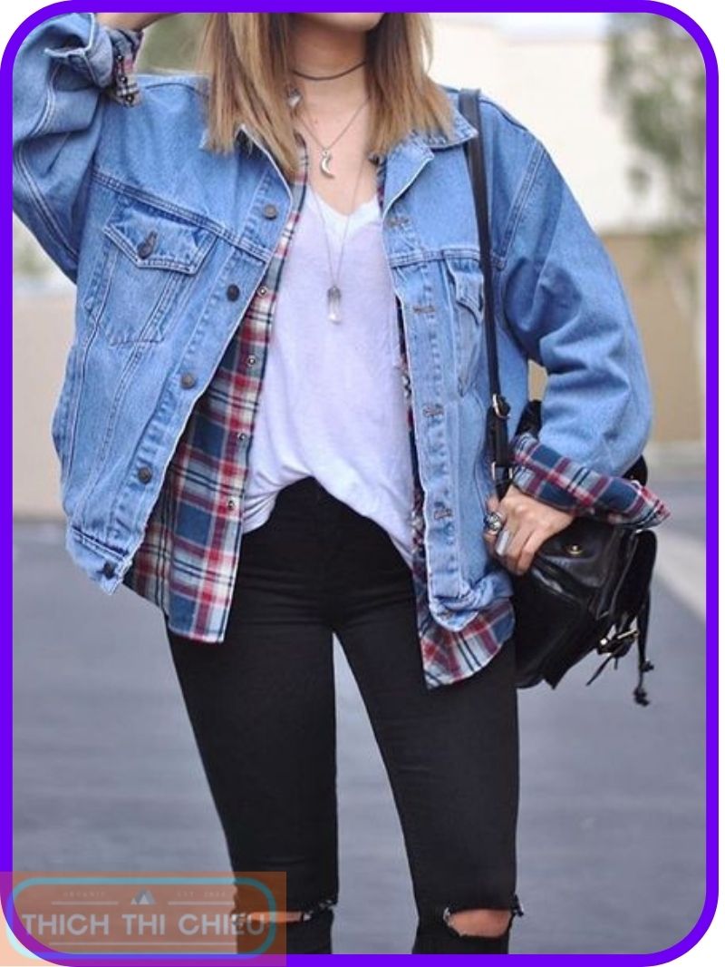 Oversized t-shirt with jeans and a denim jacket