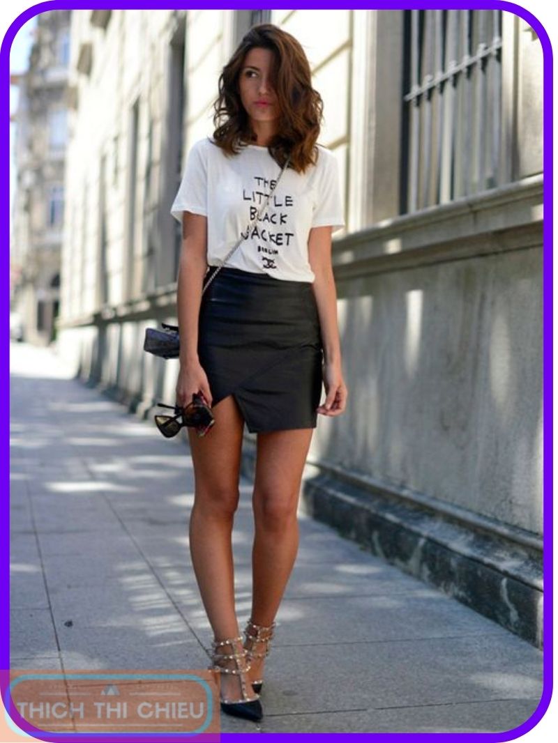 Oversized t-shirt with a skirt and heels