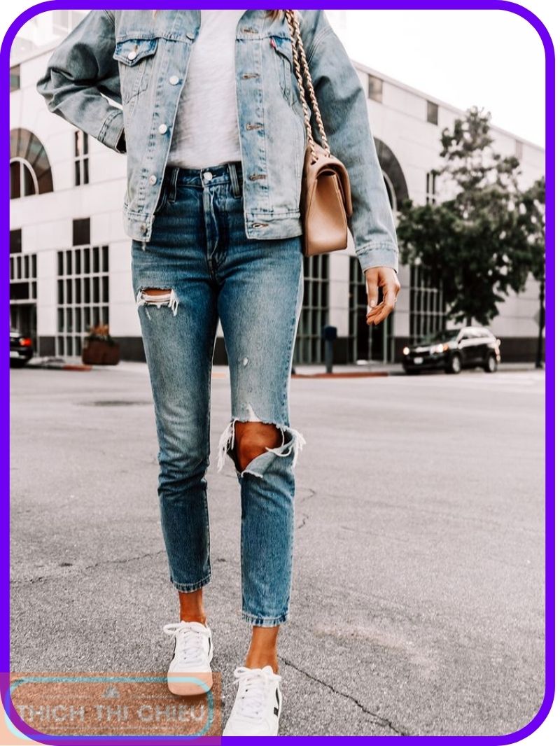 Mom jeans with a denim jacket and white sneakers