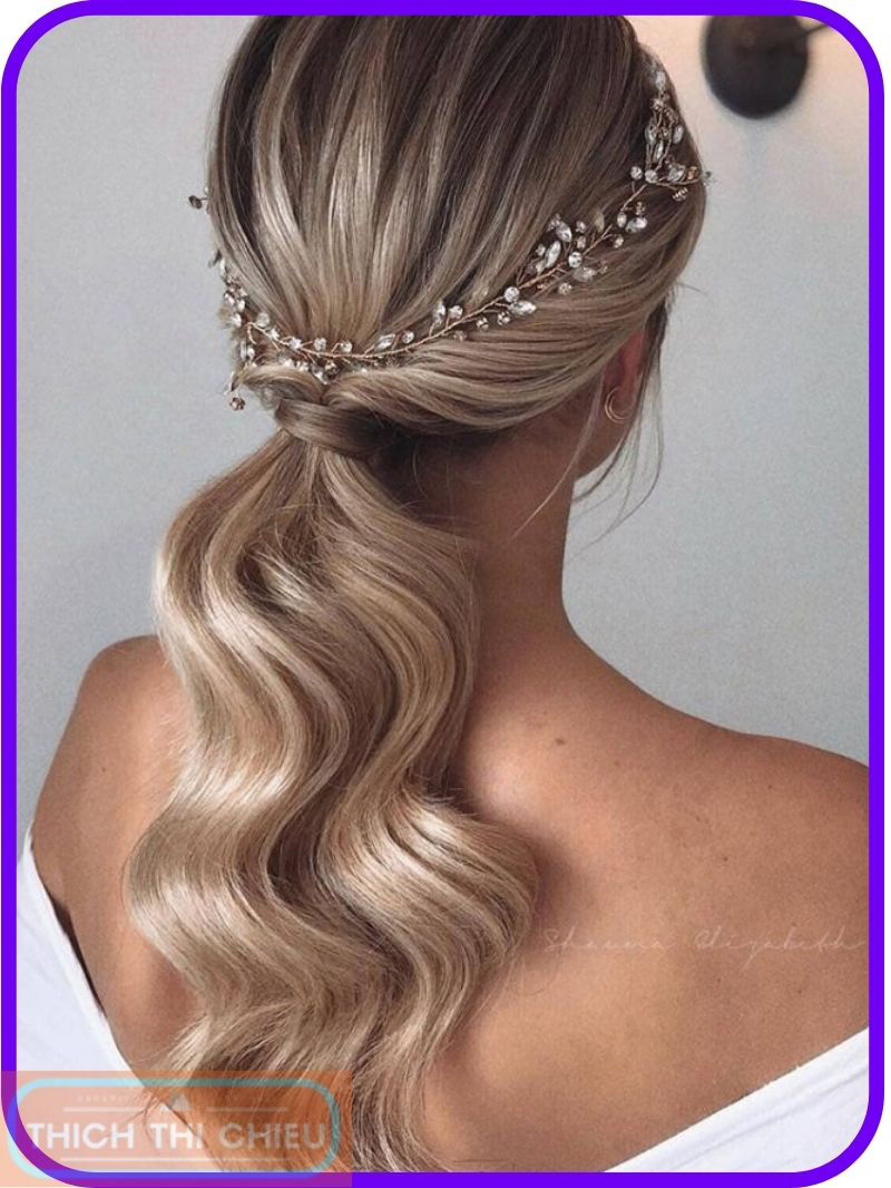 Ponytail with accessories