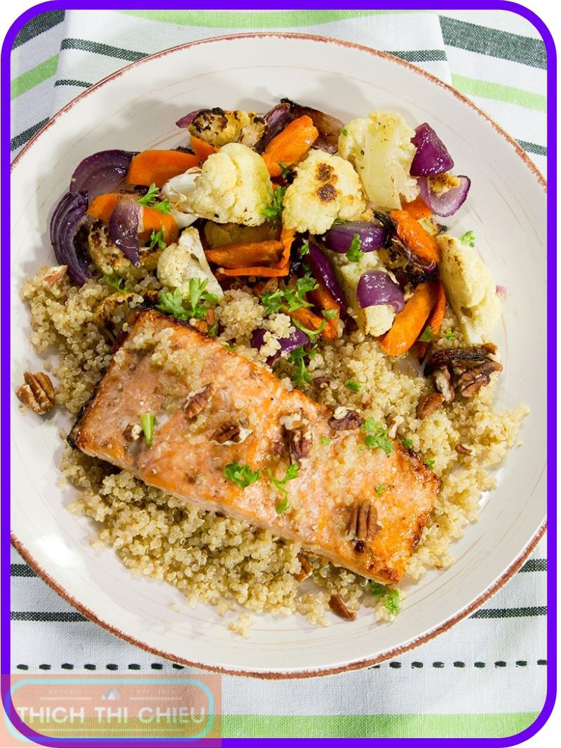 Salmon with Quinoa and Steamed Vegetables